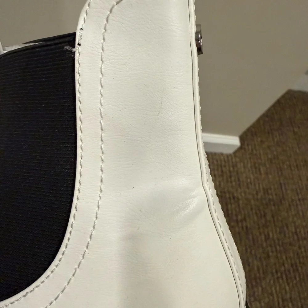 NWT Nine West Womens Abra3 Chelsea Boot White Sz 12 Faux Leather Lug Sole
